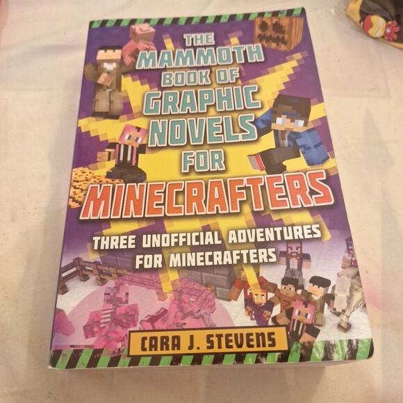 The Mammoth Book of Graphic Novels for Minecrafters 3 Unofficial Adventures PB - Picture 1 of 4
